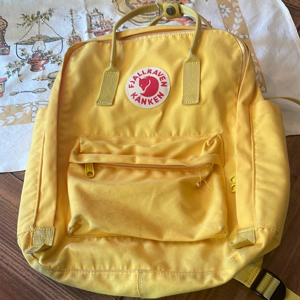 FJALLRAVEN KANKEN perfect condition yellow large backpack, normal wear staining